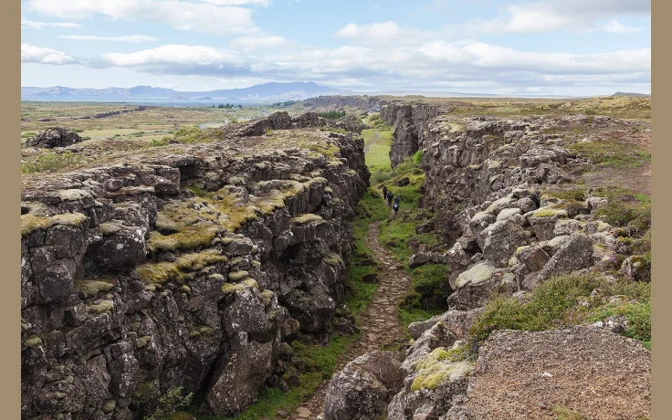 Hidrataci&oacute;n en el Senderismo de Verano: Cu&aacute;nta Agua Necesitas y Cu&aacute;ndo Beber - imagen ilustrativa