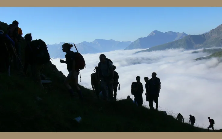 Trekking en los Pirineos: Gu&iacute;a de Rutas y Equipamiento T&eacute;cnico Necesario - imagen ilustrativa